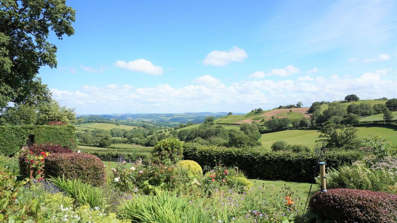 Shepherd'S Watch Cottage - 5* Cyfie Farm With Private Hot Tub Llanfyllin Exterior photo