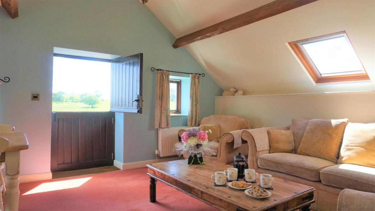 Shepherd'S Watch Cottage - 5* Cyfie Farm With Private Hot Tub Llanfyllin Exterior photo